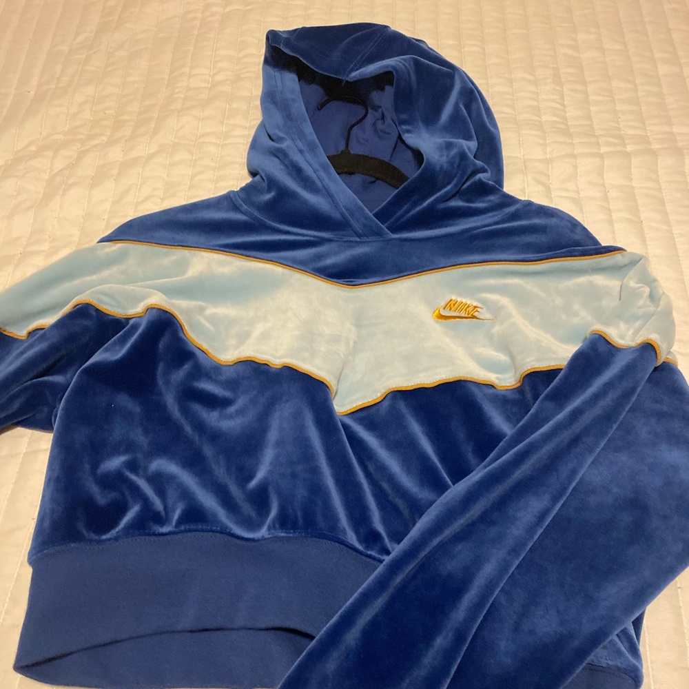 Cropped Nike hoodie